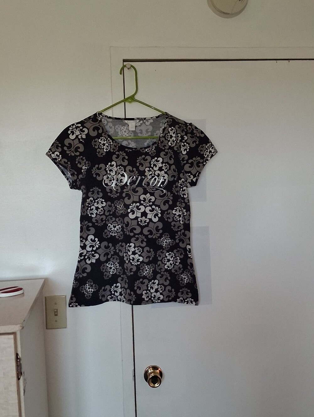 Dereon Black & Gray Floral Shirt SizeLarge